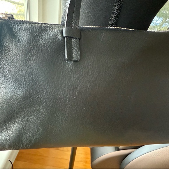 NEW Classic Soft Leather Handbag - Picture 2 of 11